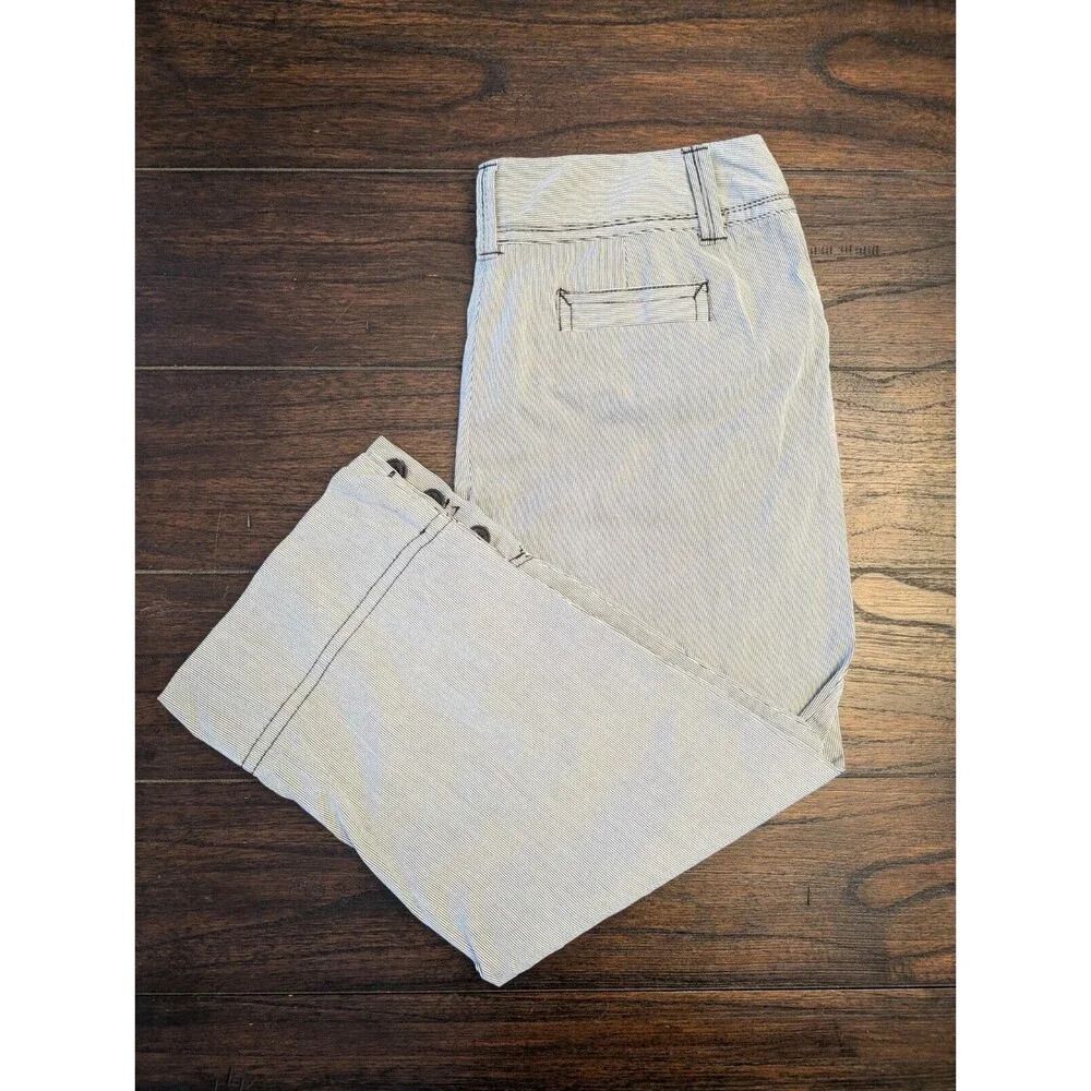 Charter Club Classic Fit Womens 10 Crop Pants Pinstripe Slash Pockets Buttons